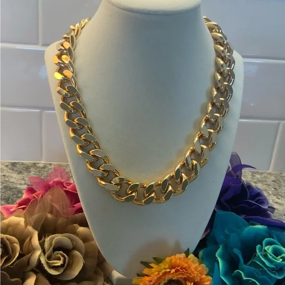 🎄NWOT SALE🎄FIRM Chunky cubic link 18k gold plated necklace Neiman Marcus. - Picture 1 of 7